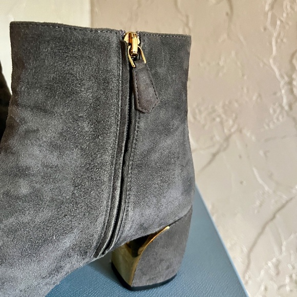 Prada, grey suede ankle boots, 2" heels, square toes, concealed zipper, sz 38.5, - Picture 6 of 13